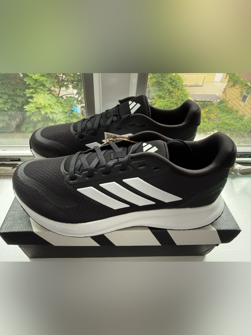 Runfalcon 5 Wide Men’s Size 8 / Women’s 9.5